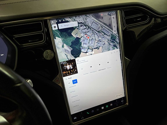 Tesla Model X 27 of 30