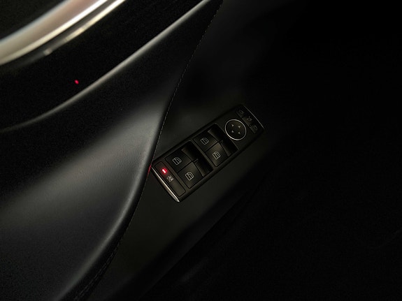 Tesla Model X 14 of 30