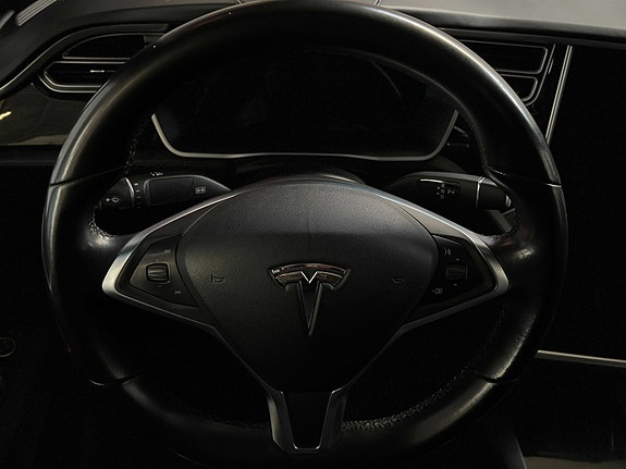 Tesla Model X 17 of 30