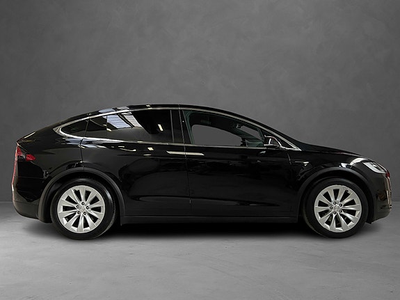 Tesla Model X 5 of 30