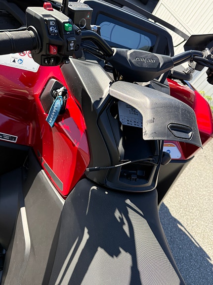 Can-Am Can-Am Outlander MAX 850 XT 2025 – kun 74,7 km – Fiery Red – brøytepakke 9 of 13