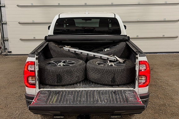 Toyota HiLux 23 of 25
