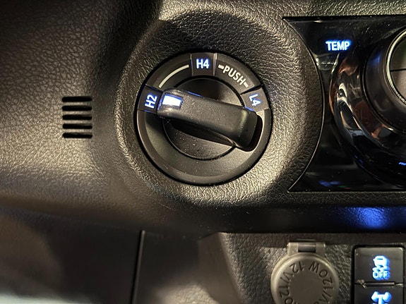 Toyota HiLux 22 of 25
