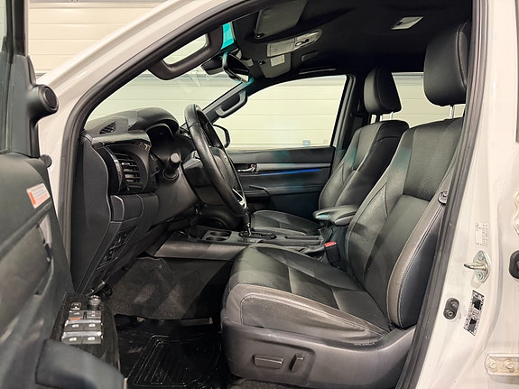 Toyota HiLux 8 of 25