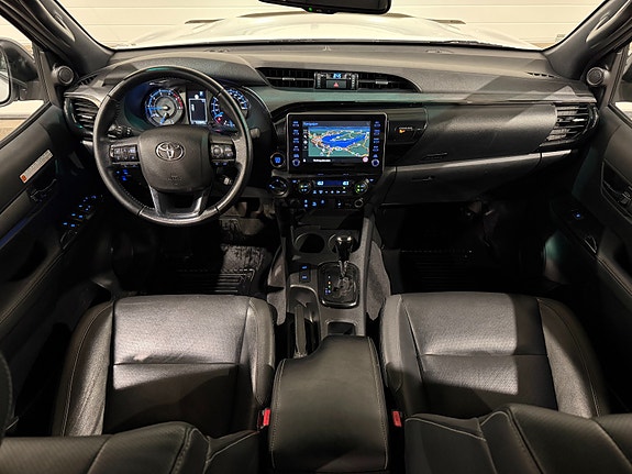Toyota HiLux 12 of 25