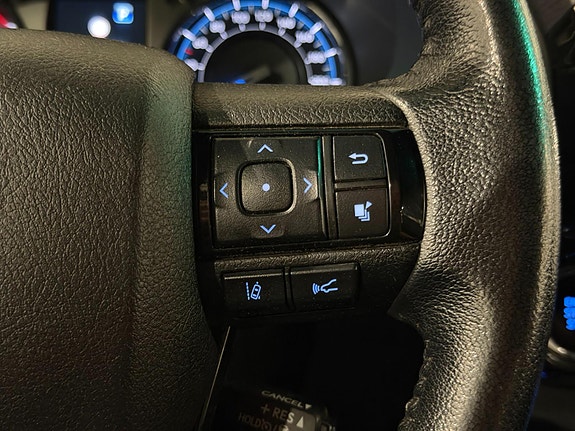 Toyota HiLux 13 of 25