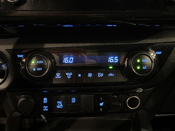 Toyota HiLux 19 of 25