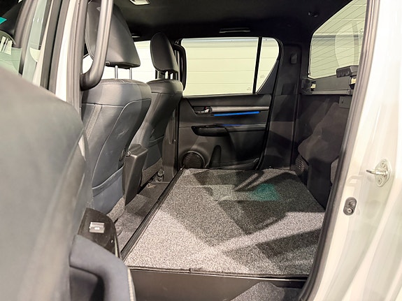 Toyota HiLux 10 of 25