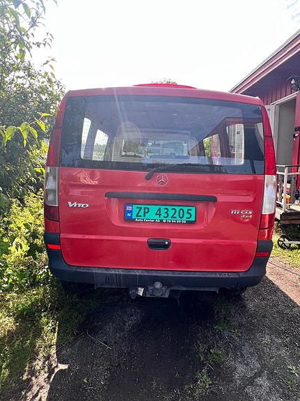 Mercedes-Benz Vito 111 2 of 9