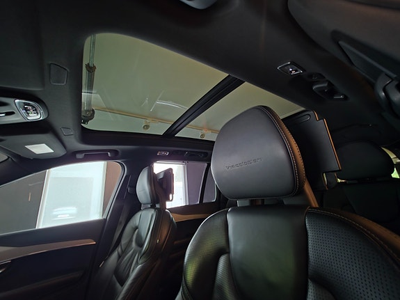 Volvo XC90 30 of 30