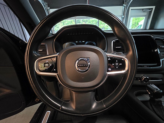 Volvo XC90 25 of 30