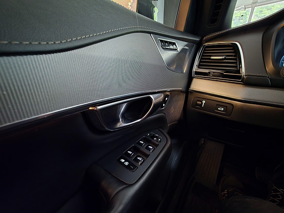 Volvo XC90 28 of 30