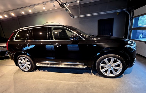 Volvo XC90 2 of 30