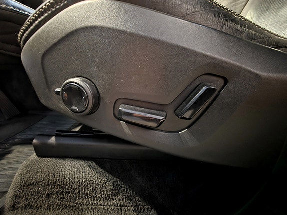 Volvo XC90 13 of 30
