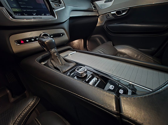 Volvo XC90 23 of 30