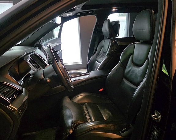 Volvo XC90 12 of 30