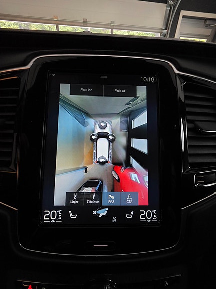 Volvo XC90 20 of 30