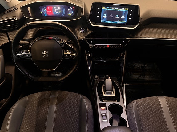 Peugeot e-2008 16 of 30
