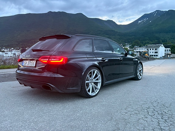 Audi RS4 3 of 14