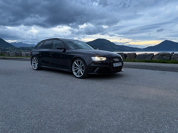 Audi RS4 2 of 14