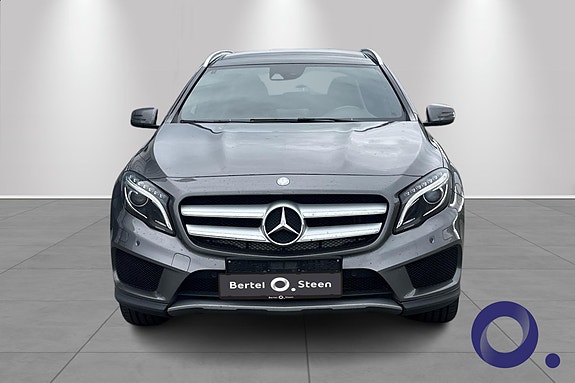 Mercedes-Benz GLA180 9 of 18