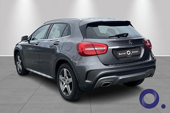 Mercedes-Benz GLA180 4 of 18