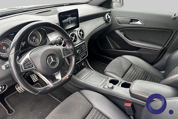 Mercedes-Benz GLA180 13 of 18