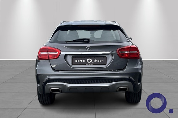 Mercedes-Benz GLA180 5 of 18