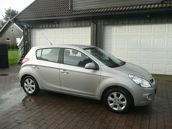 Hyundai i20 2 of 22