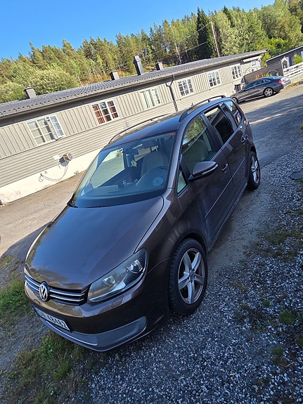 Volkswagen Touran 2 of 13