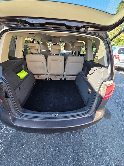 Volkswagen Touran 6 of 13