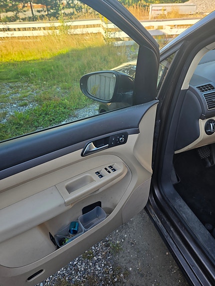 Volkswagen Touran 8 of 13