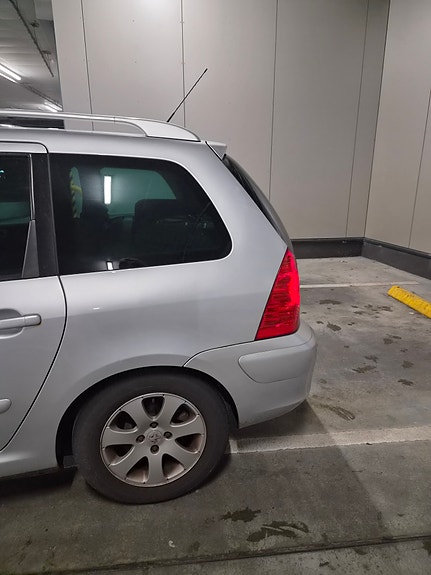 Peugeot 307 SW 8 of 15