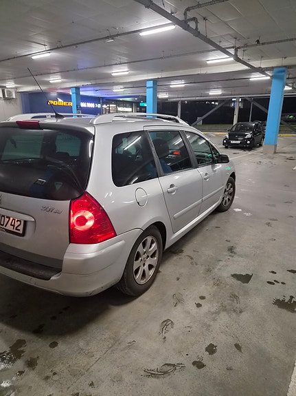 Peugeot 307 SW 10 of 15