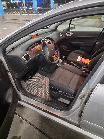 Peugeot 307 SW 9 of 15