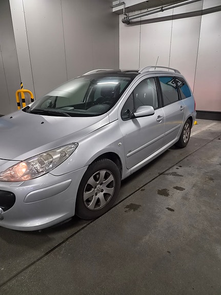 Peugeot 307 SW 2 of 15