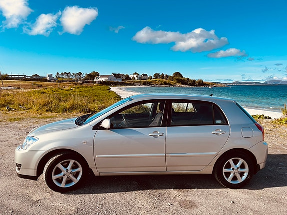 Toyota Corolla 2 of 30