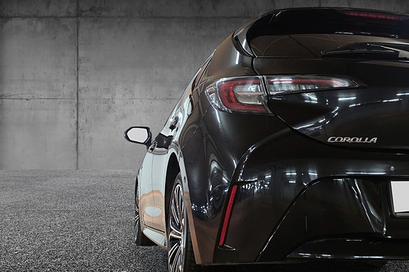 Toyota Corolla 8 of 30