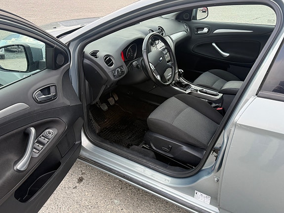 Ford Mondeo 10 of 15
