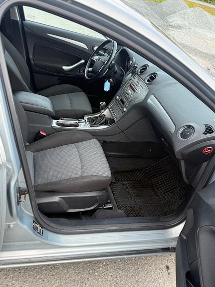 Ford Mondeo 13 of 15