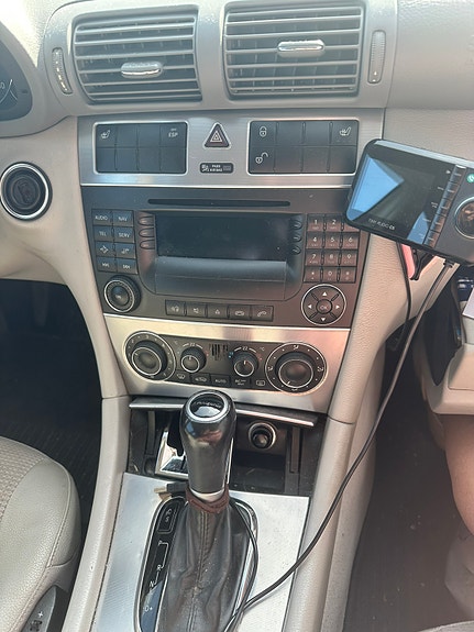 Mercedes-Benz C220 d 2 of 15