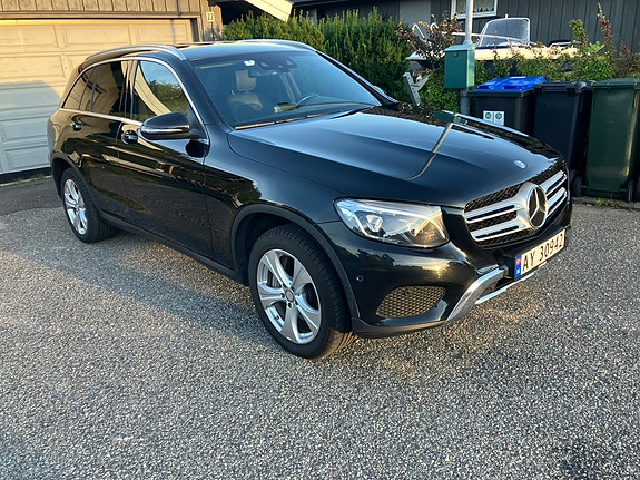 Mercedes-Benz GLC350 e 2 of 13