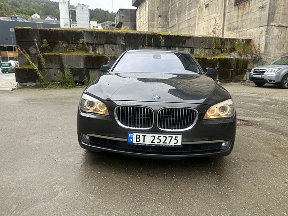 BMW 750i 2 of 16