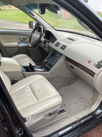 Volvo XC90 11 of 24