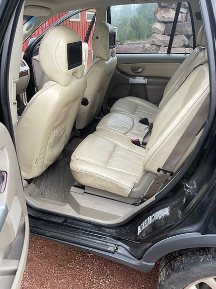 Volvo XC90 15 of 24