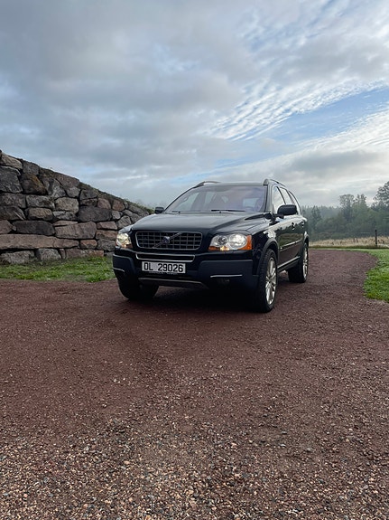 Volvo XC90 2 of 24