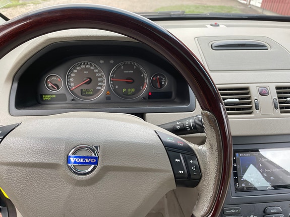 Volvo XC90 13 of 24