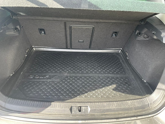 Volkswagen e-Golf VII 7 of 12