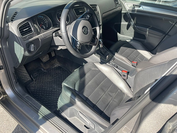 Volkswagen e-Golf VII 5 of 12