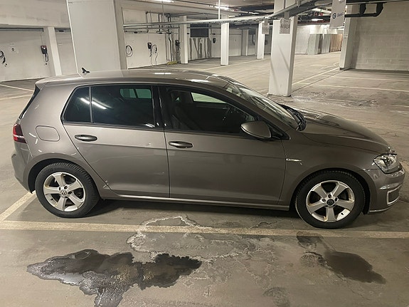 Volkswagen e-Golf VII 2 of 12